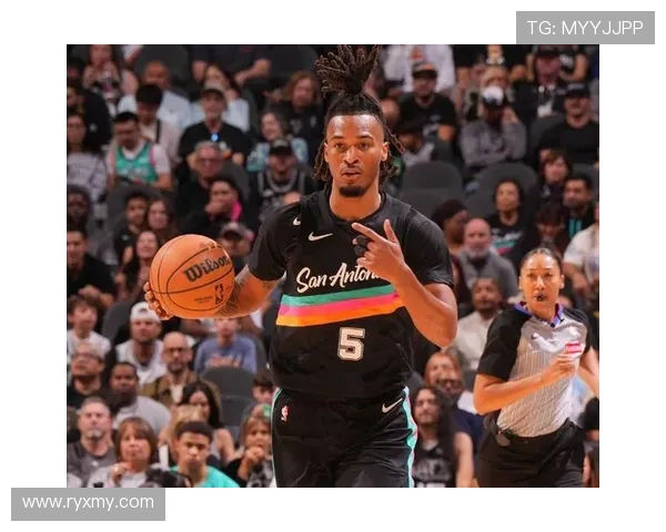 卡斯尔强调提升落位速度以便为文班亚马创造更大空间应对包夹挑战